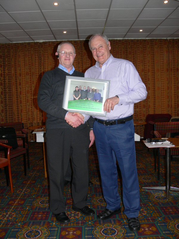 Ian North (Captain of Fulwood Red) Runners Up Div.1 receives the team photo. 
